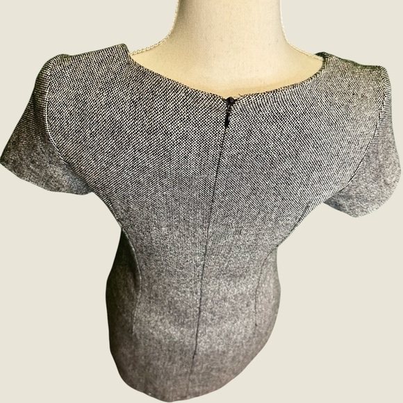 BCBGMaxAzria Black & White Tweed Scoopneck Short Sleeve
Mini Shift Dress Size M - Picture 7 of 13